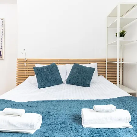 3 Bedroom Old Town Daire *