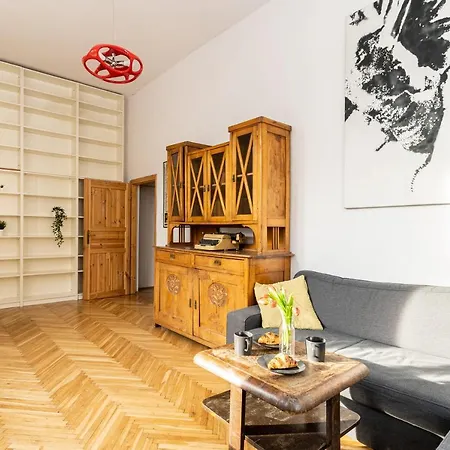 3 Bedroom Old Town Daire