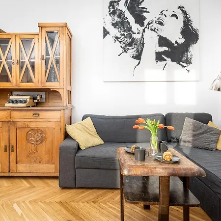 3 Bedroom Old Town
